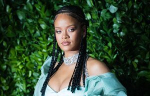 Casa de Rihanna em Beverly Hills foi atingida por tiros enquanto ela estava lá dentro
