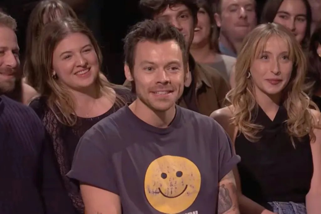 Harry Styles faz aparição surpresa em ‘SNL’ antes do retorno da hospedagem